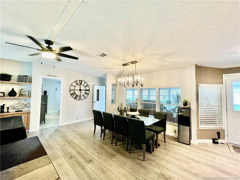 Beautiful RARE 3 BEDROOM home. 1792 SqFt. Gorgeously remodeled! - photo 21