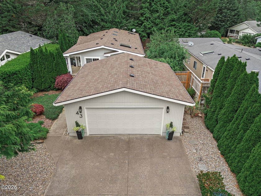 Discover your dream home in this beautifully cared-for - photo 2