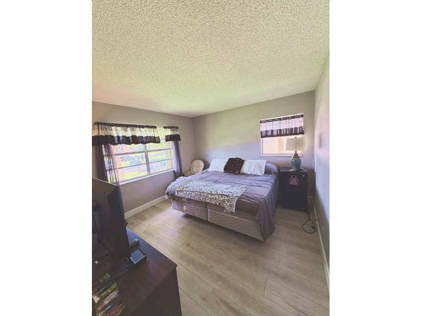 Beautiful corner-unit condo located in the desirable 55+ - photo 25