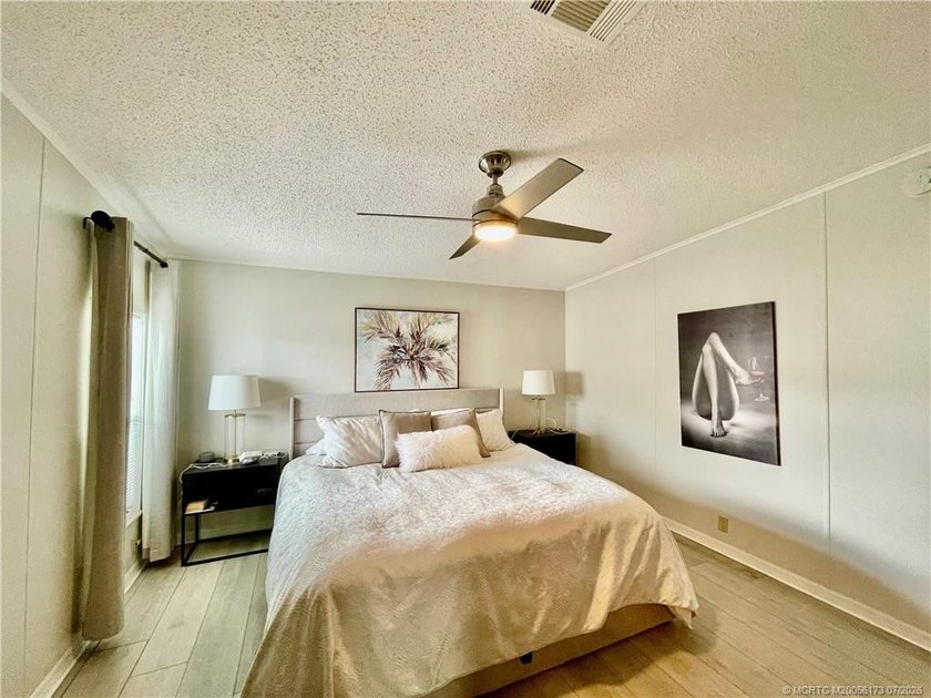 Beautiful RARE 3 BEDROOM home. 1792 SqFt. Gorgeously remodeled! - photo 33