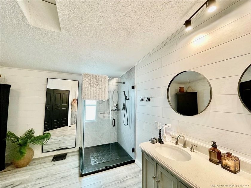 Beautiful RARE 3 BEDROOM home. 1792 SqFt. Gorgeously remodeled! - photo 35