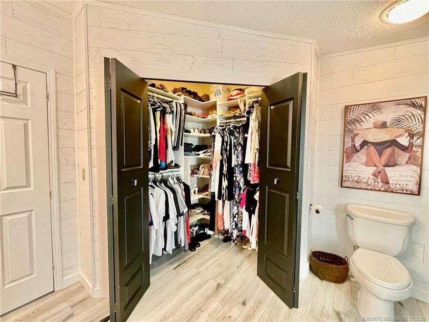 Beautiful RARE 3 BEDROOM home. 1792 SqFt. Gorgeously remodeled! - photo 40