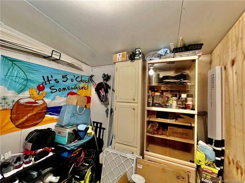 Beautiful RARE 3 BEDROOM home. 1792 SqFt. Gorgeously remodeled! - photo 45