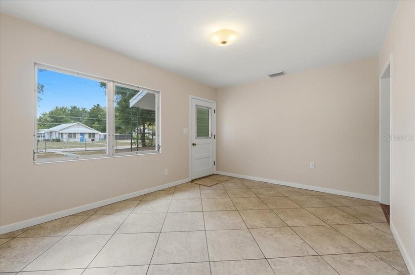 Beautifully updated 2-bedroom bungalow offering classic charm - photo 4