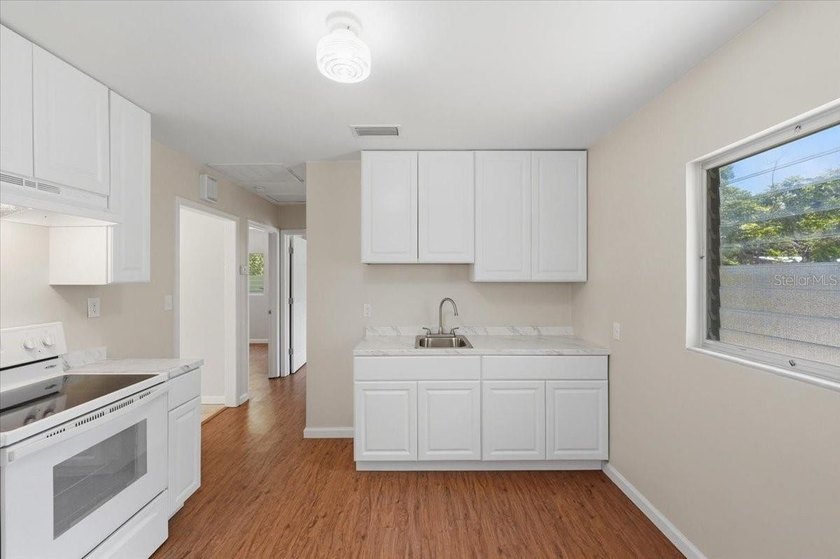 Beautifully updated 2-bedroom bungalow offering classic charm - photo 8