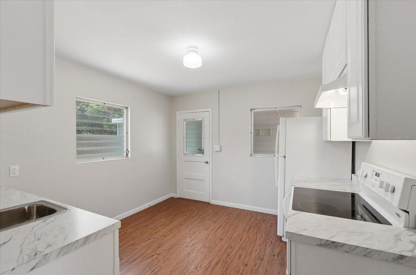 Beautifully updated 2-bedroom bungalow offering classic charm - photo 9