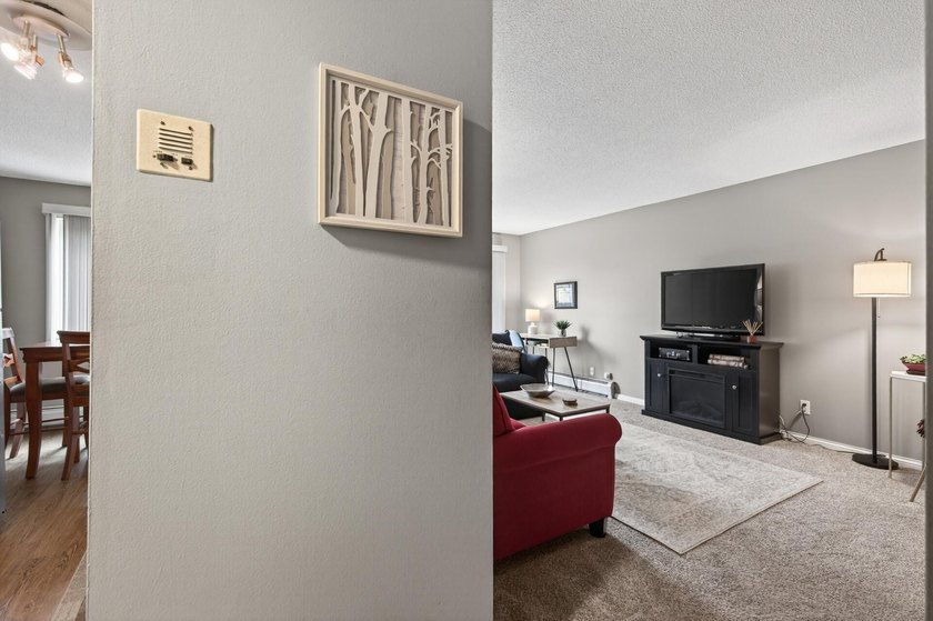 Welcome to this stylish and conveniently located condo in the - photo 4