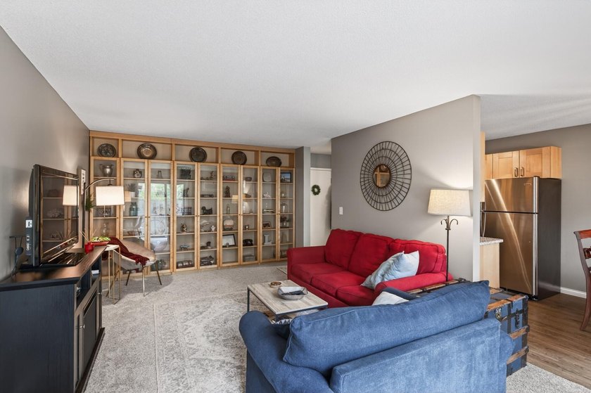 Welcome to this stylish and conveniently located condo in the - photo 7