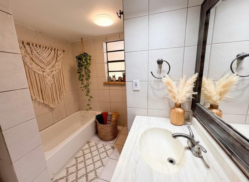 Convenient first-floor 2 bedroom, 2 bath split-plan condo with - photo 11