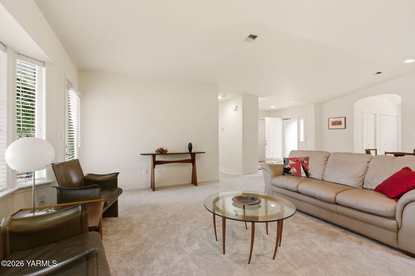 Welcome to easy, single-level living at 3414 Fairbanks Ave! - photo 8
