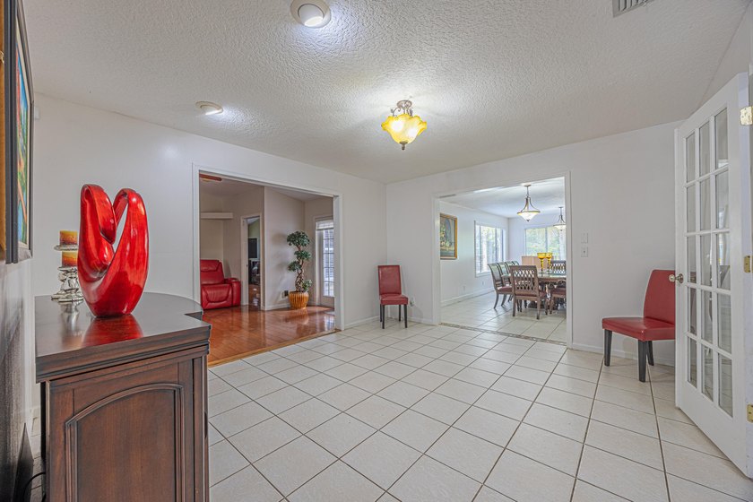 Country Living at its finest- Large, well appointed home located - photo 10
