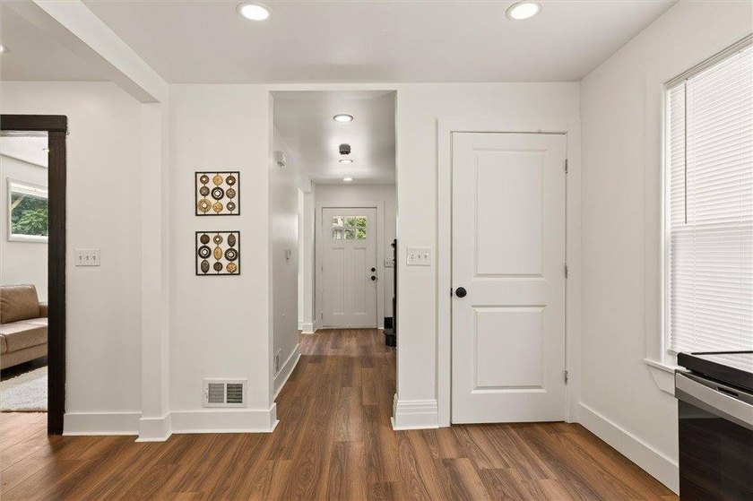 Stunning remodeled home, move right in and enjoy having all of - photo 19