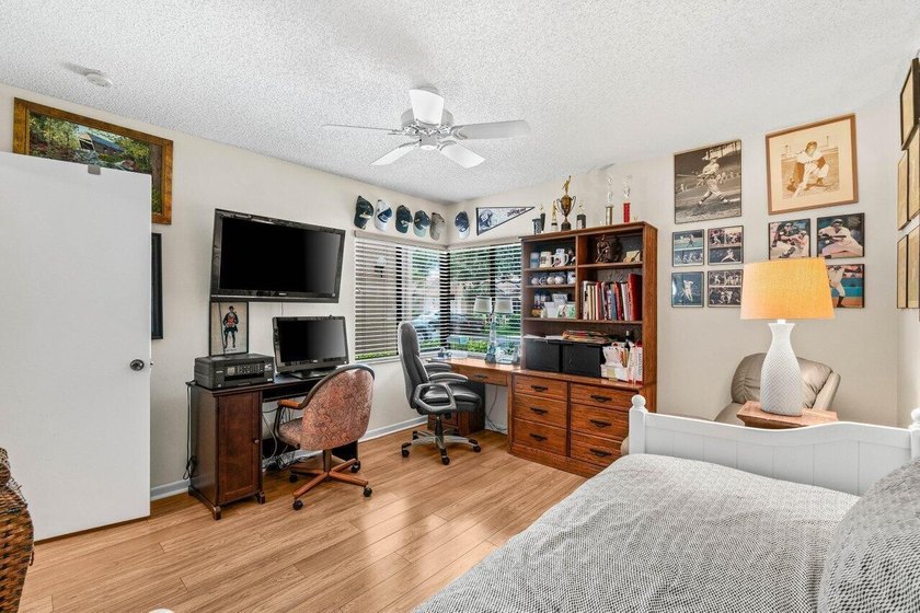 Lovely 2 beds/2 bath villa in beautiful gated 55+ Whisper Walk! - photo 21