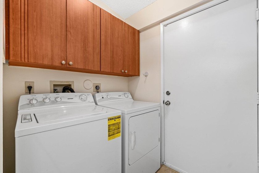 Lovely 2 beds/2 bath villa in beautiful gated 55+ Whisper Walk! - photo 22