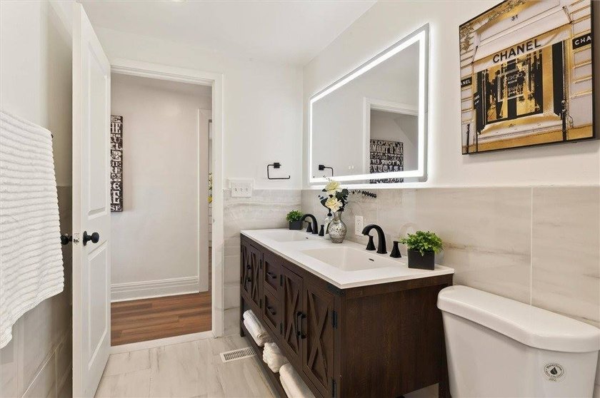 Stunning remodeled home, move right in and enjoy having all of - photo 29