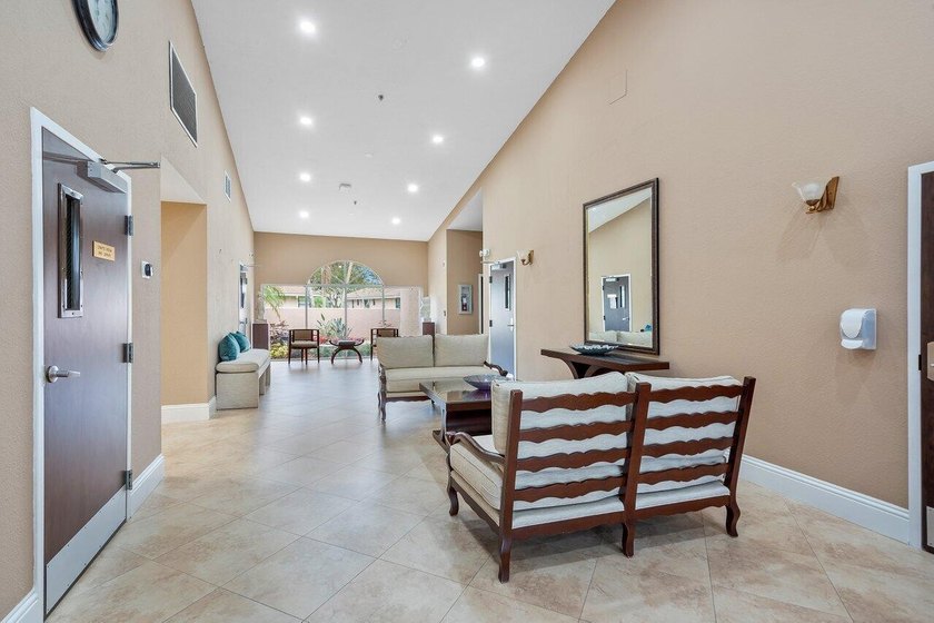 Lovely 2 beds/2 bath villa in beautiful gated 55+ Whisper Walk! - photo 30
