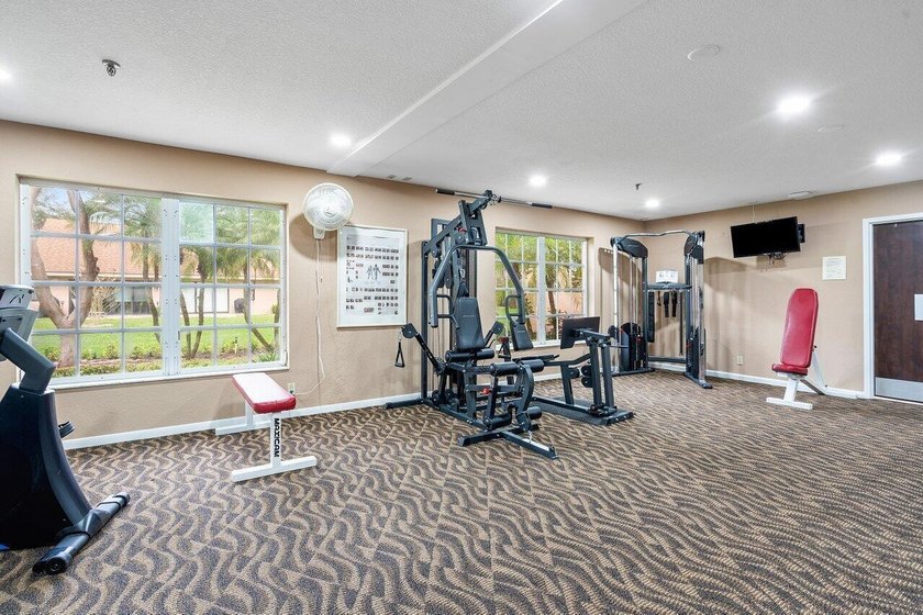Lovely 2 beds/2 bath villa in beautiful gated 55+ Whisper Walk! - photo 34