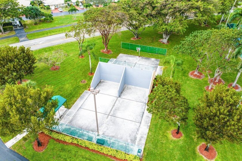 Lovely 2 beds/2 bath villa in beautiful gated 55+ Whisper Walk! - photo 39