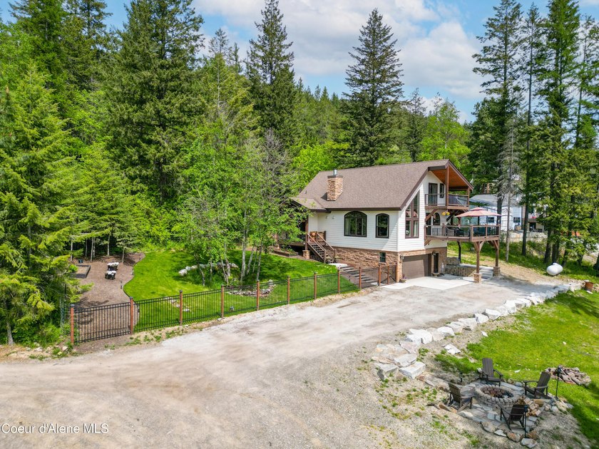 Welcome to your mountain escape in scenic Sagle, Idaho! This - photo 4