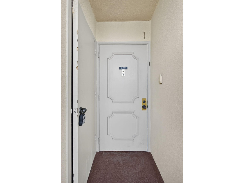 Beautifully remodeled, turnkey 2nd-floor condo in the highly - photo 9