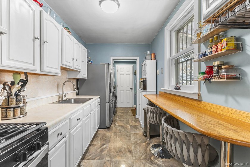 Welcome to this beautifully maintained, move in ready two - photo 11