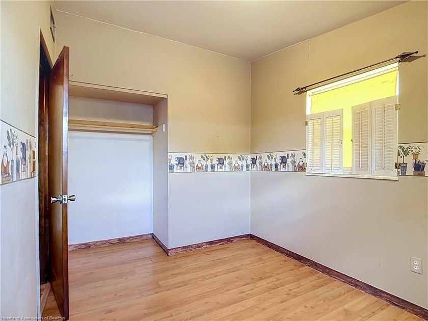 SEE IT TO BELIEVE IT! This charming classic bungalow is move-in - photo 13