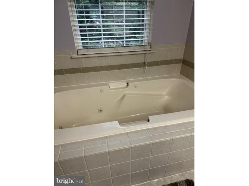 NOW PRICED BELOW MARKET FOR A QUICK SALERare Re-freshed 4/5 - photo 14
