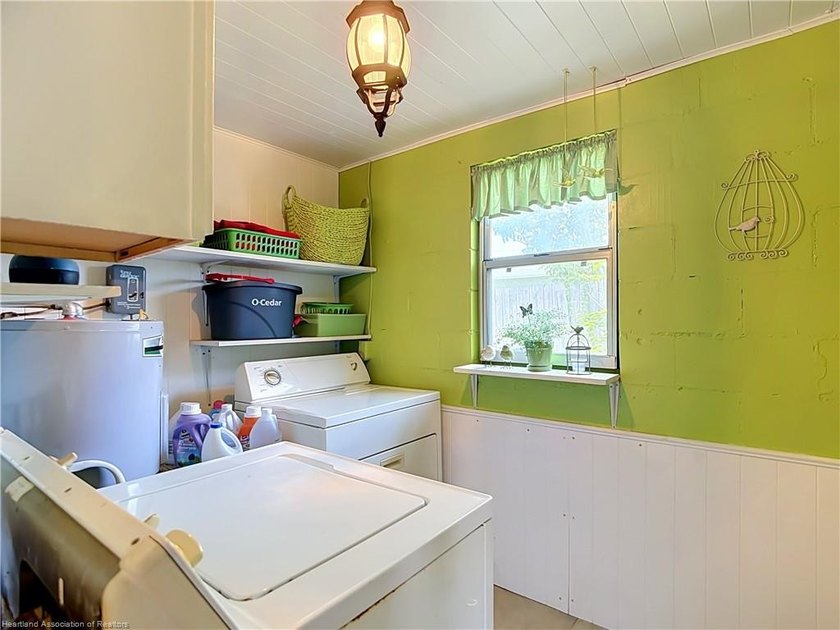 SEE IT TO BELIEVE IT! This charming classic bungalow is move-in - photo 24