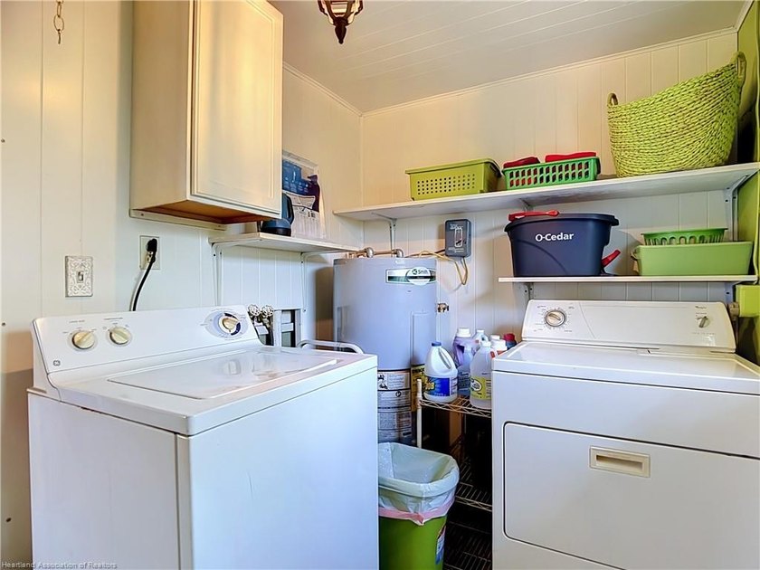 SEE IT TO BELIEVE IT! This charming classic bungalow is move-in - photo 25