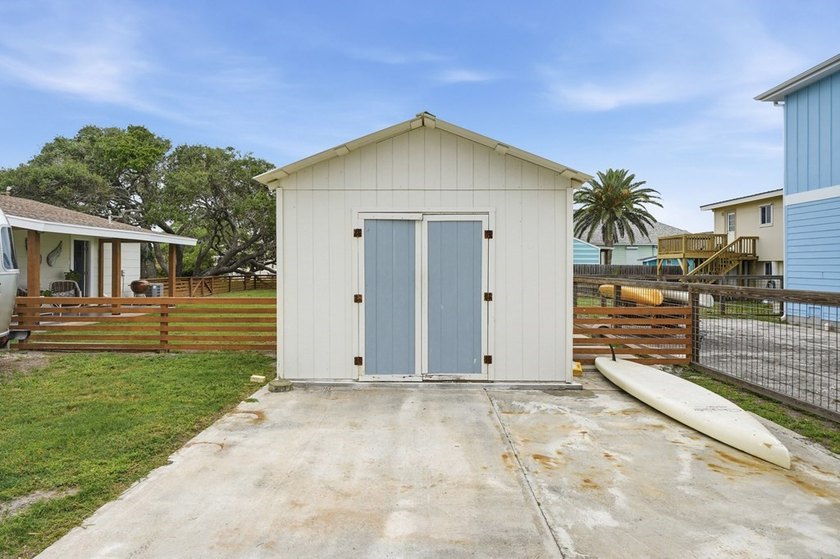 Just three blocks from Aransas Bay, this beautifully updated - photo 30