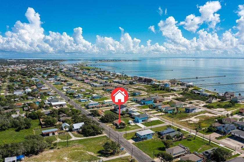 Just three blocks from Aransas Bay, this beautifully updated - photo 33