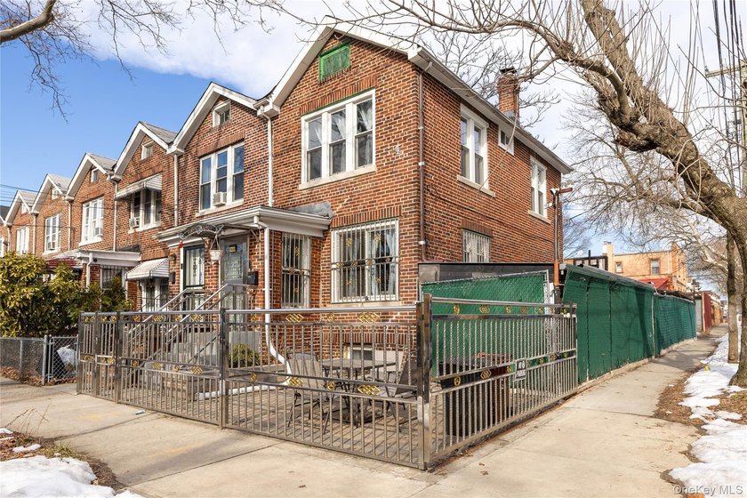 Welcome to this beautifully maintained, move in ready two - photo 36