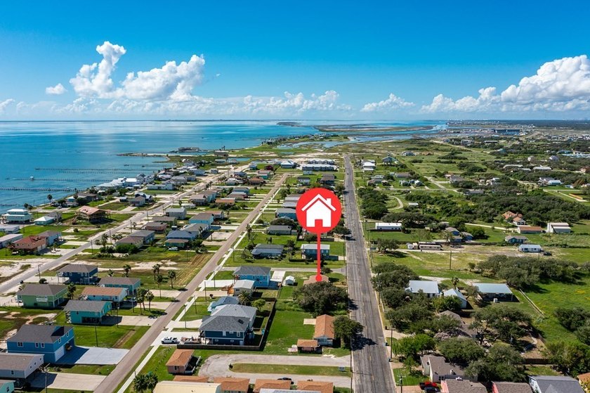Just three blocks from Aransas Bay, this beautifully updated - photo 37