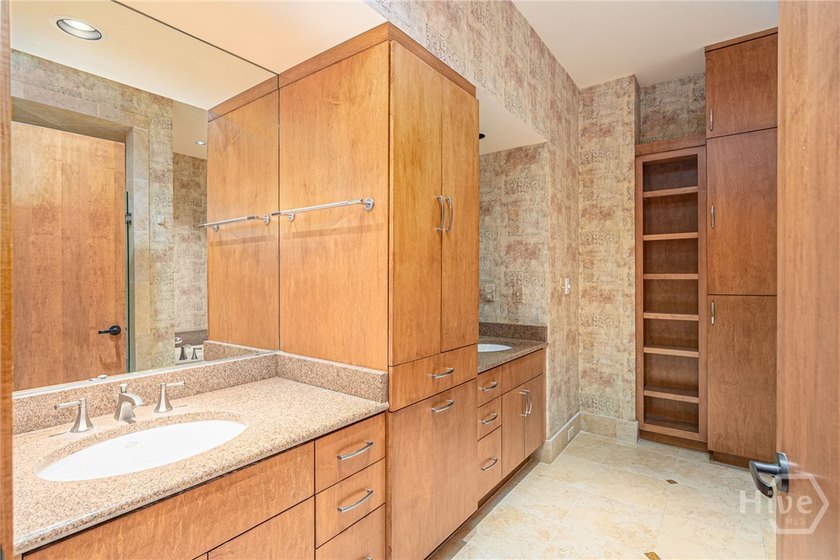 Perched on the 6th floor of The DeSoto, this residence offers a - photo 47