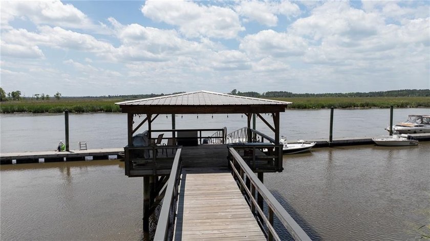 Is there a buildable homesite with deep water access near - photo 8
