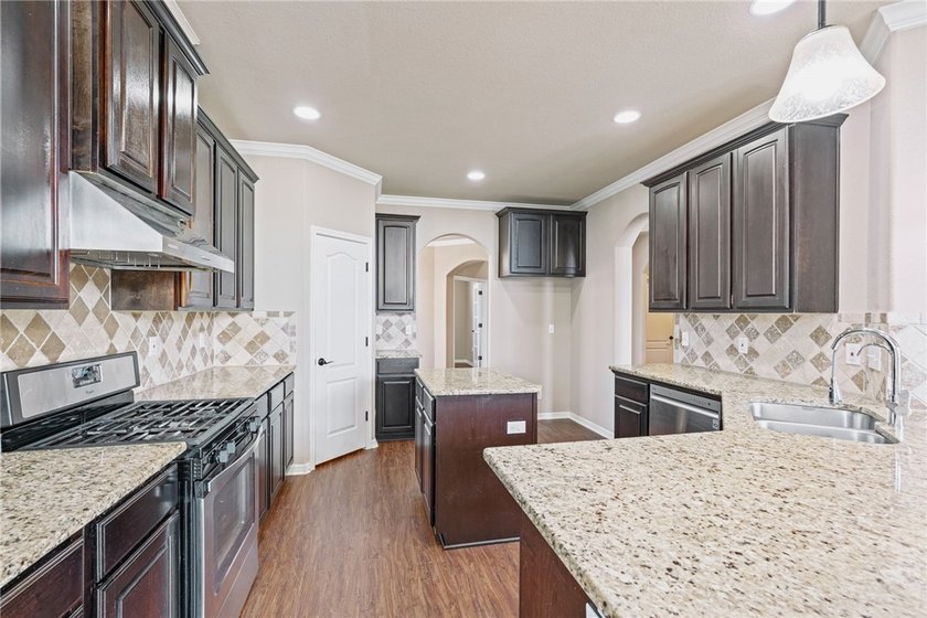 PRICE IMPROVEMENT + $10,000 BUYER CONCESSION. Spacious Southside - photo 4