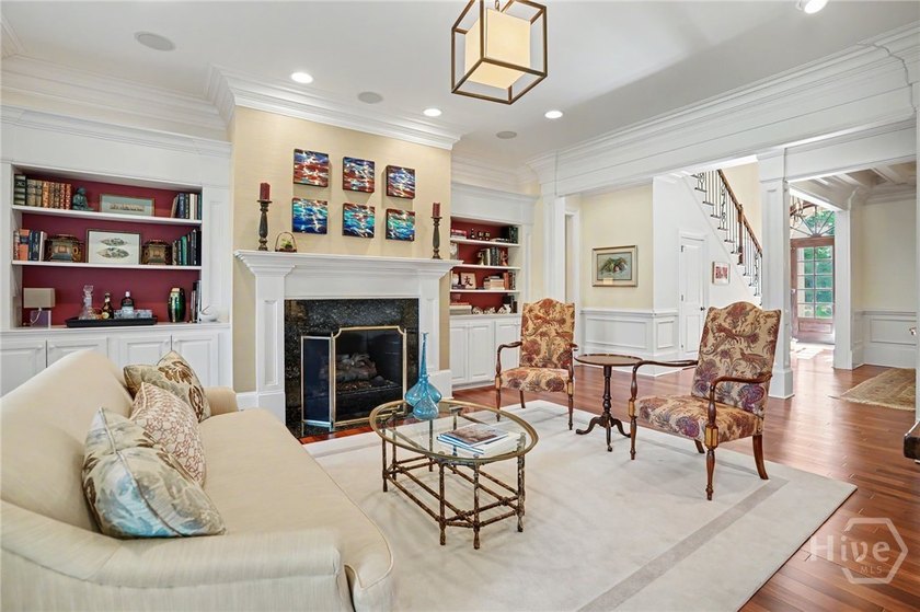 Centrally located in desirable Oakridge, this meticulously - photo 11