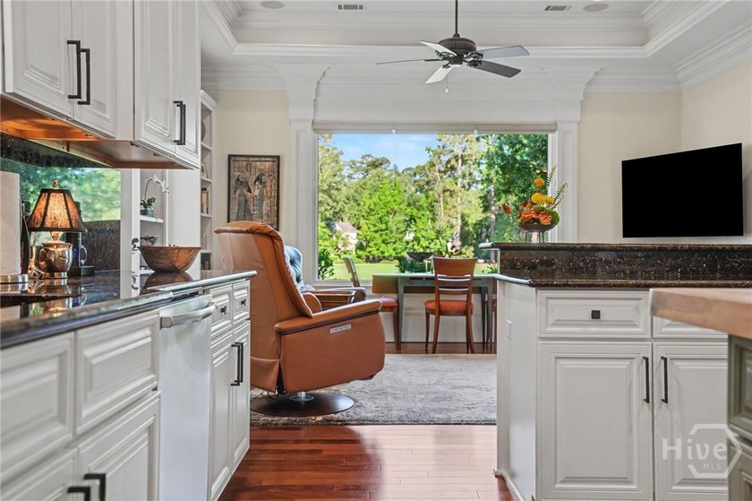 Centrally located in desirable Oakridge, this meticulously - photo 14