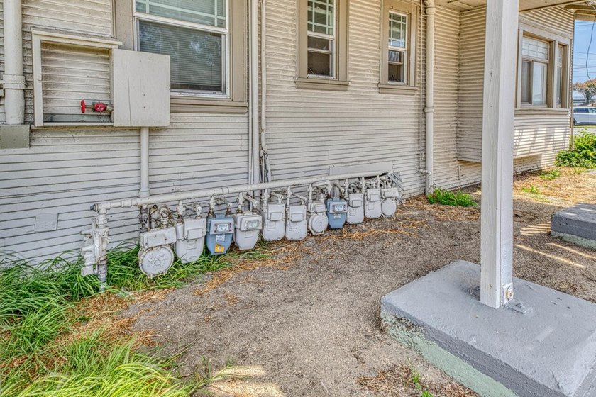 Rare 11-unit rental property on a large lot in a convenient - photo 14