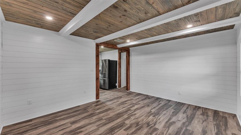 Discover the perfect blend of charm, character, and modern - photo 7