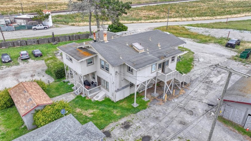 Rare 11-unit rental property on a large lot in a convenient - photo 17