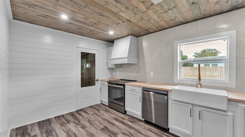 Discover the perfect blend of charm, character, and modern - photo 9