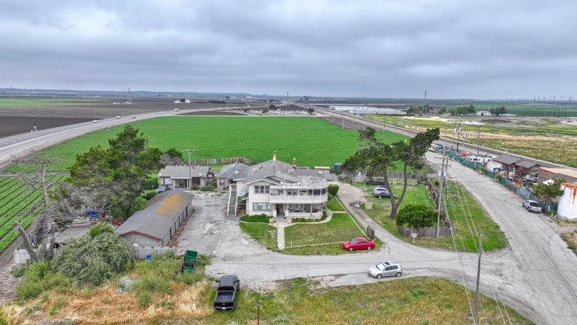 Rare 11-unit rental property on a large lot in a convenient - photo 22