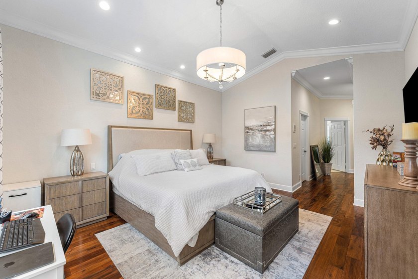 Welcome to this beautifully updated 4-bedroom plus den residence - photo 23
