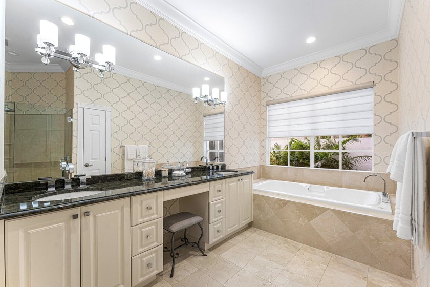 Welcome to this beautifully updated 4-bedroom plus den residence - photo 24