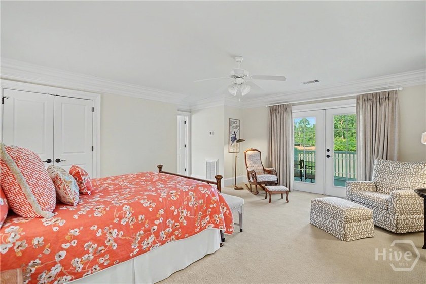Centrally located in desirable Oakridge, this meticulously - photo 28