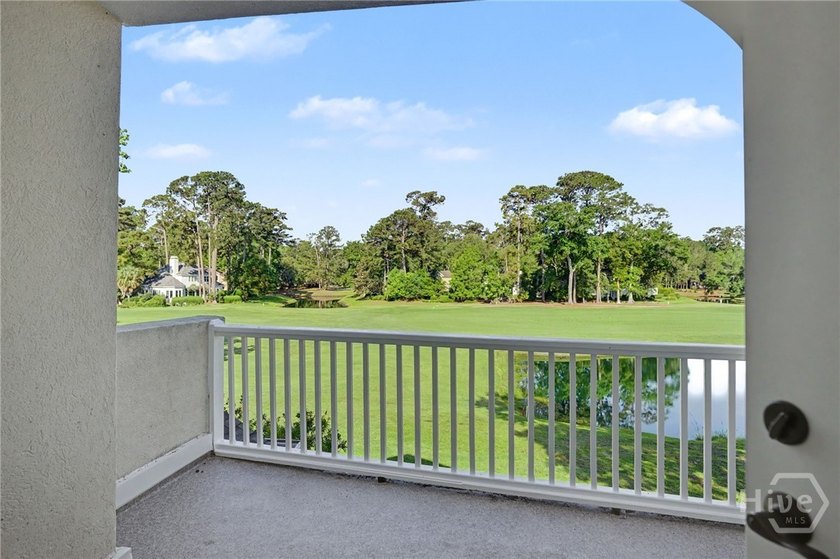 Centrally located in desirable Oakridge, this meticulously - photo 30