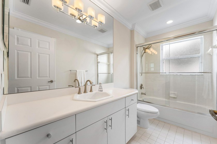 Welcome to this beautifully updated 4-bedroom plus den residence - photo 30