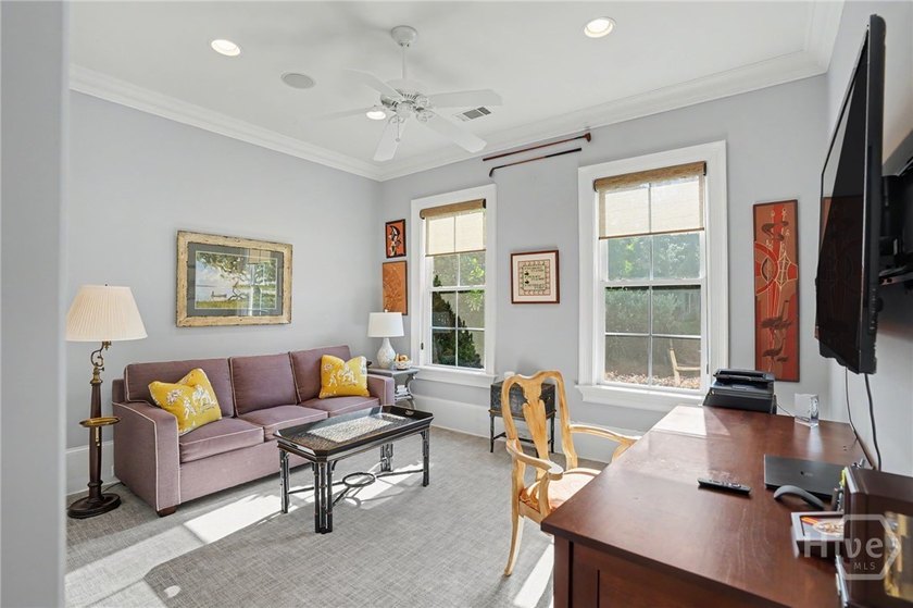 Centrally located in desirable Oakridge, this meticulously - photo 34