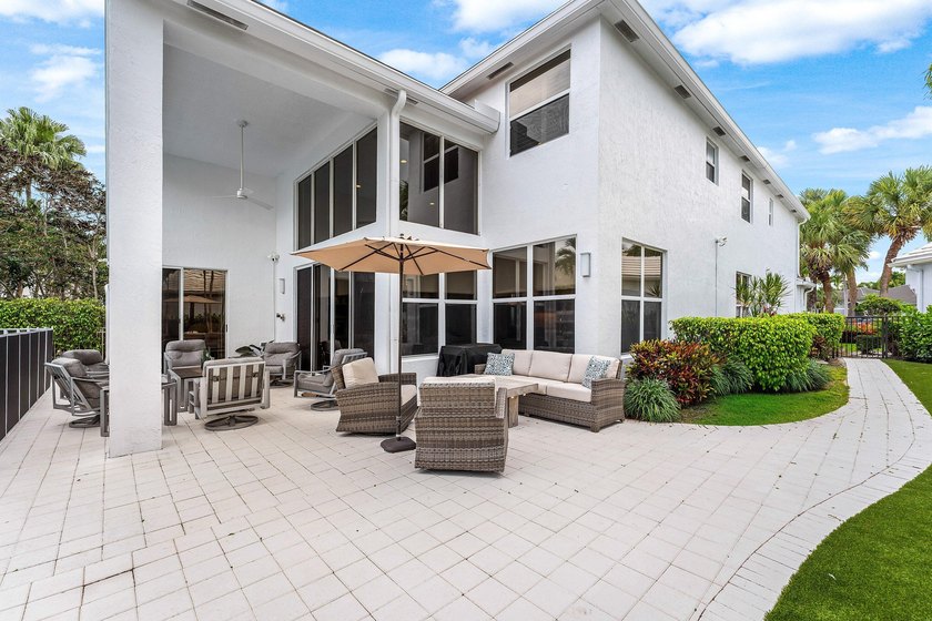 Welcome to this beautifully updated 4-bedroom plus den residence - photo 35